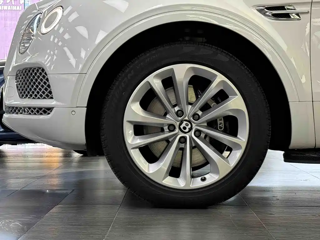 Bentayga 2018 4.0T V8 купить на сайте DeffCars