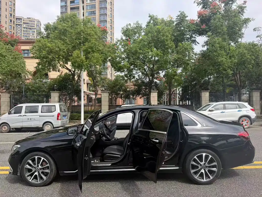 Mercedes-Benz E-Class 2018 E 300 L Luxury Model купить на сайте DeffCars