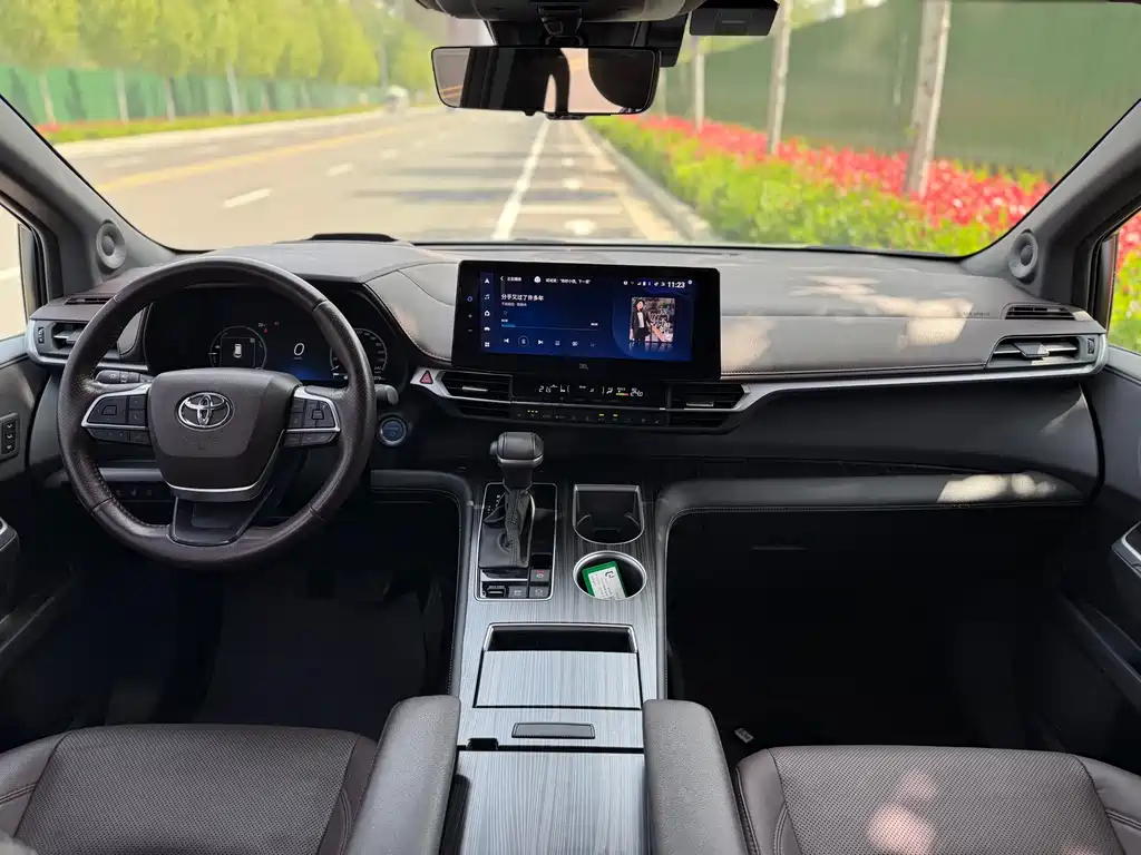 SIENNA 2021 2.5L Hybrid Platinum Edition купить на сайте DeffCars