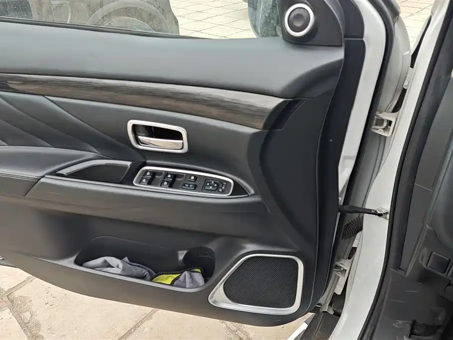 Outlander 2019 2.0L 2WD Enjoy Edition, 5 seats, National VI купить на сайте DeffCars