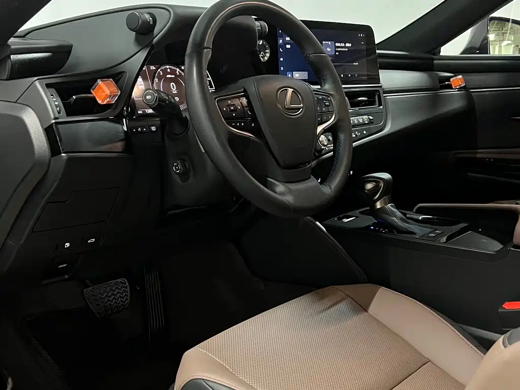 Lexus ES 2024 200 Premium Edition купить на сайте DeffCars