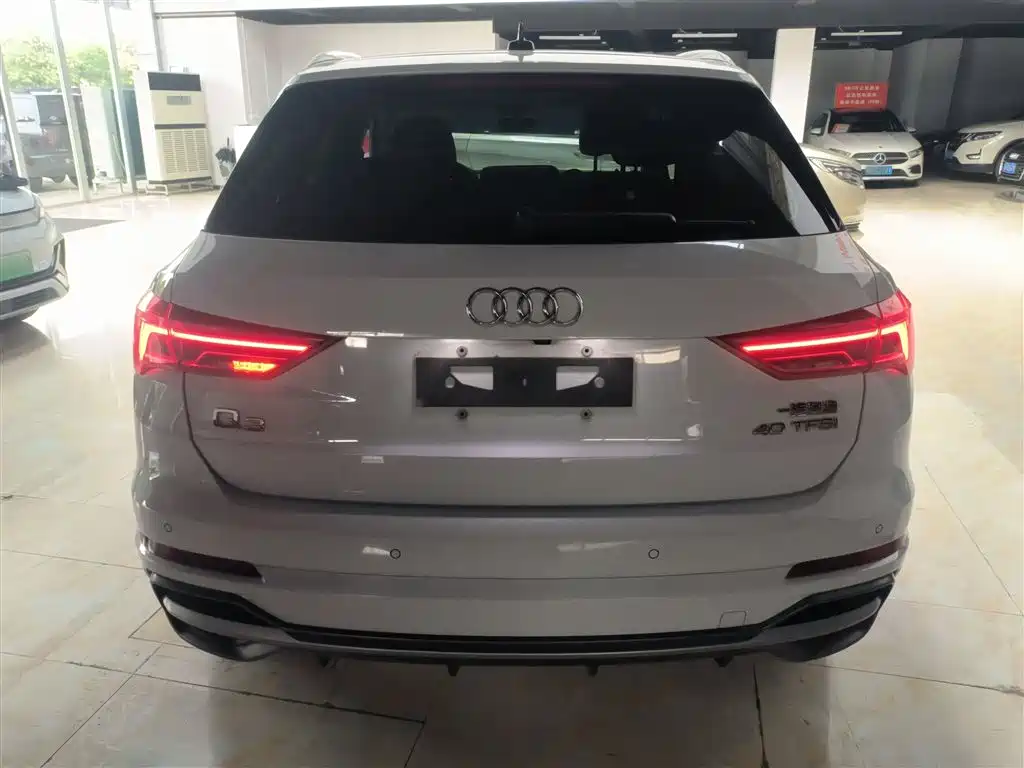 Audi Q3 2022 40 TFSI Fashionable and Dynamic купить на сайте DeffCars