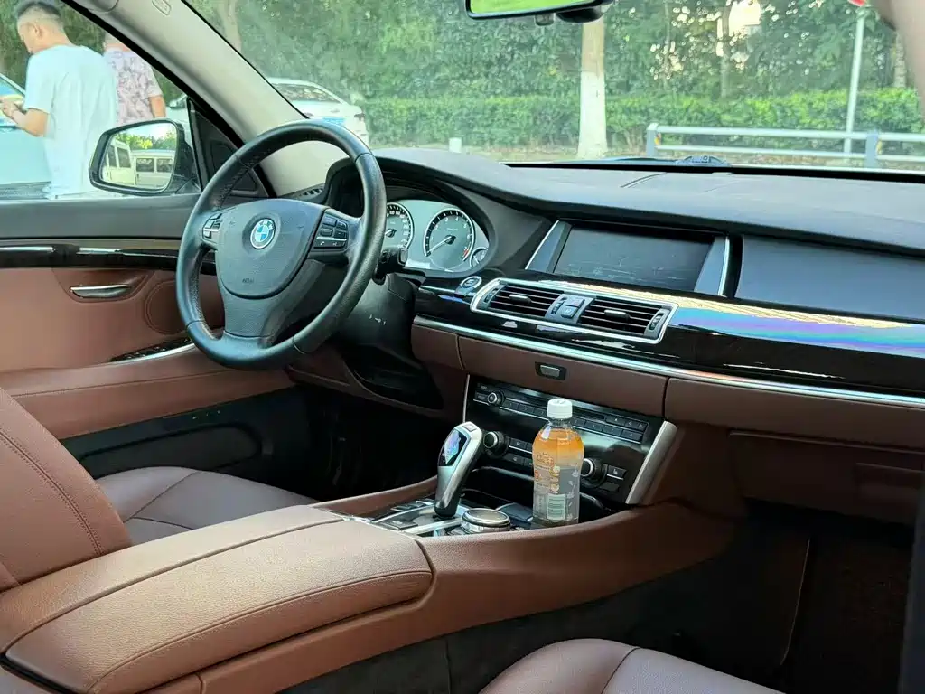 BMW 5 Series GT 2015 528i Leading Model купить на сайте DeffCars