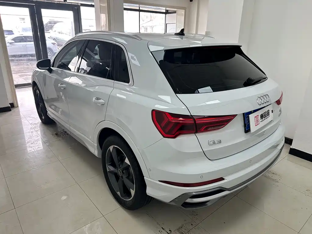 Audi Q3 2023 35 TFSI Fashionable and Dynamic (1.4T) купить на сайте DeffCars