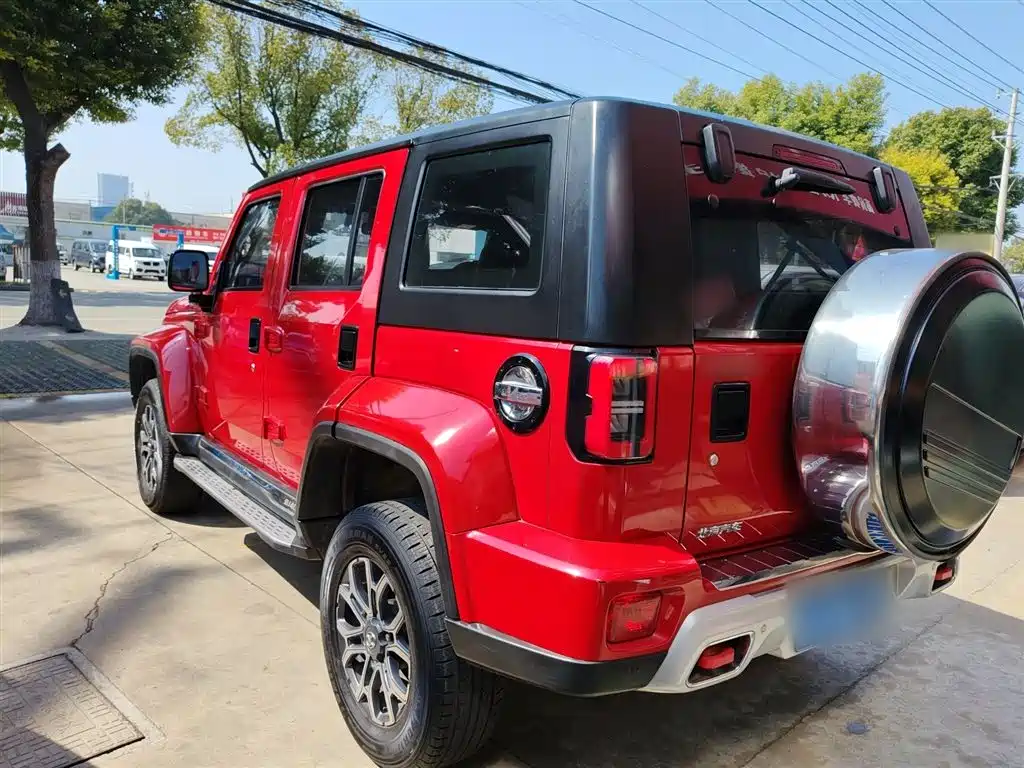 Beijing Off-Road BJ40 2019 2.3T Automatic 4WD City Hunter Edition Exclusive Model National VI купить на сайте DeffCars
