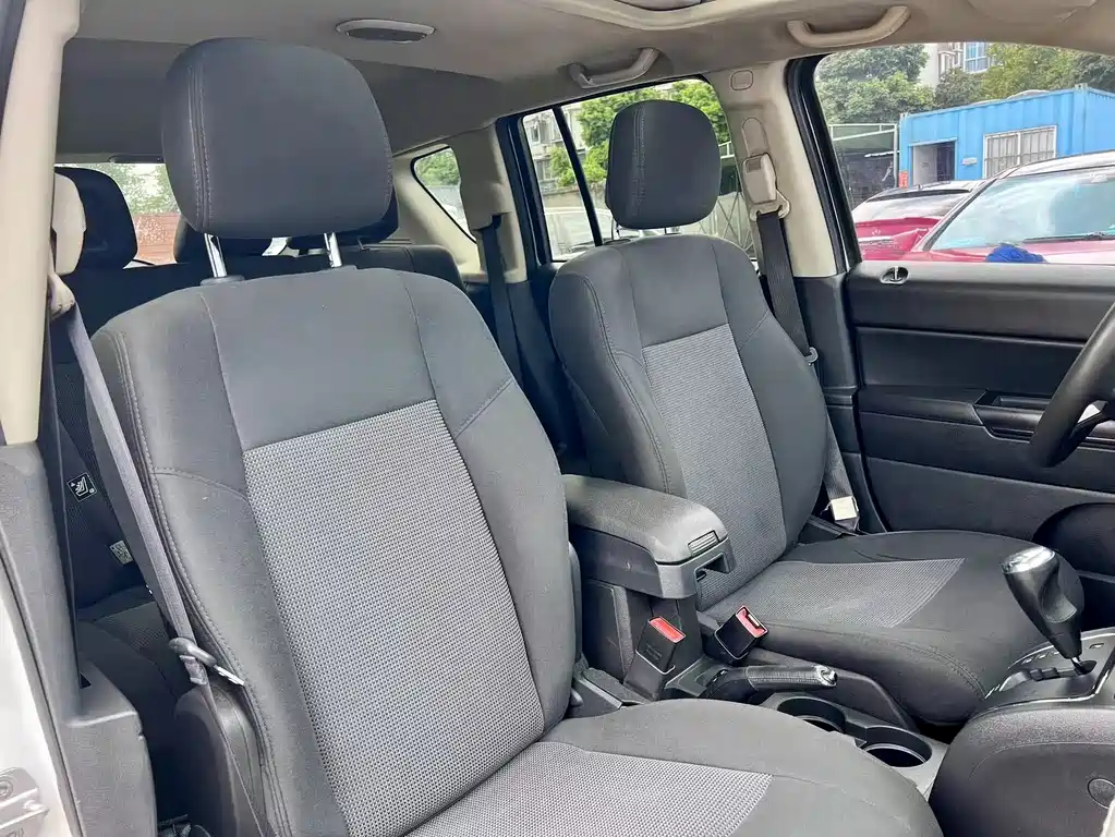 Compass (imported) 2014 facelift 2.4L four-wheel drive comfort version купить на сайте DeffCars