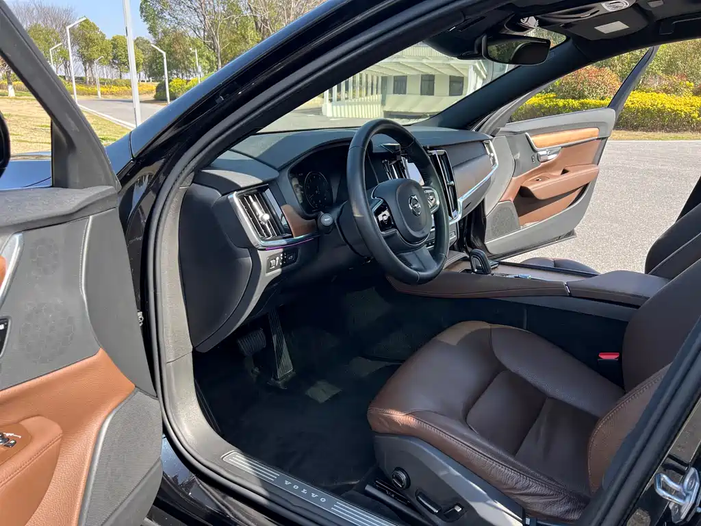 Volvo S90 2021 B5 Zhiyi Luxury Edition купить на сайте DeffCars