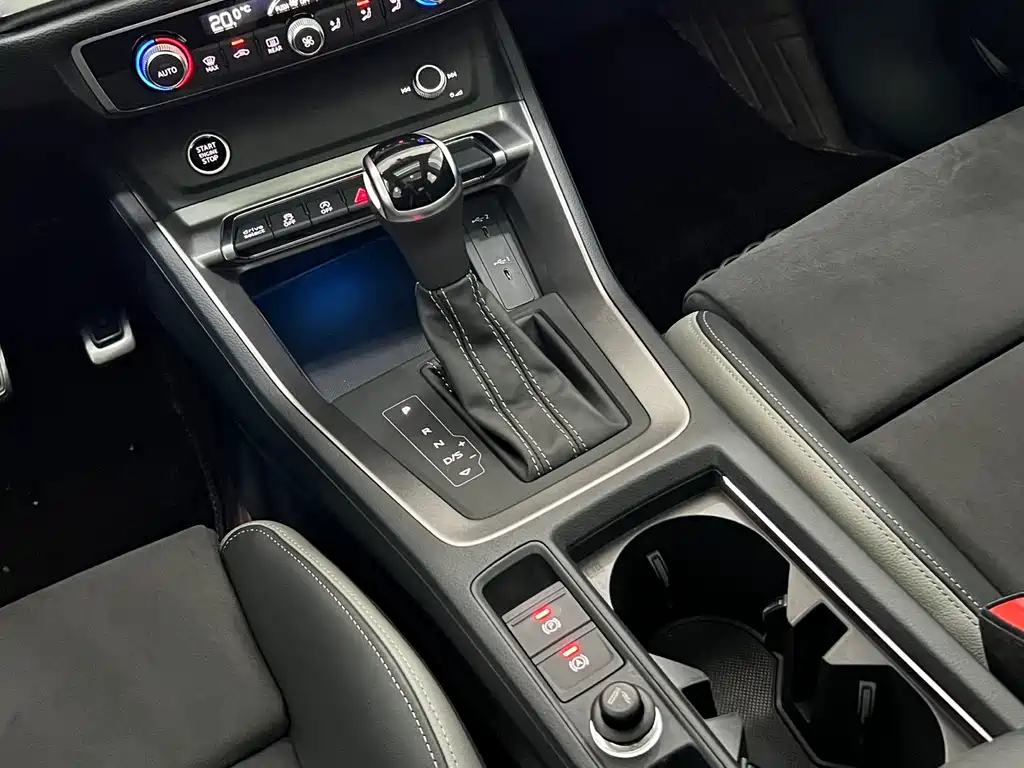Audi Q3 2022 40 TFSI fashionable and dynamic купить на сайте DeffCars