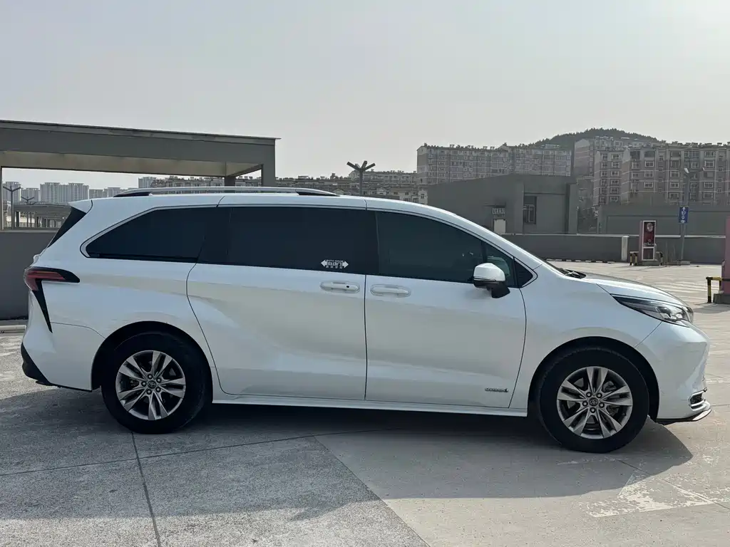 SIENNA 2023 2.5L Hybrid Comfort Edition купить на сайте DeffCars