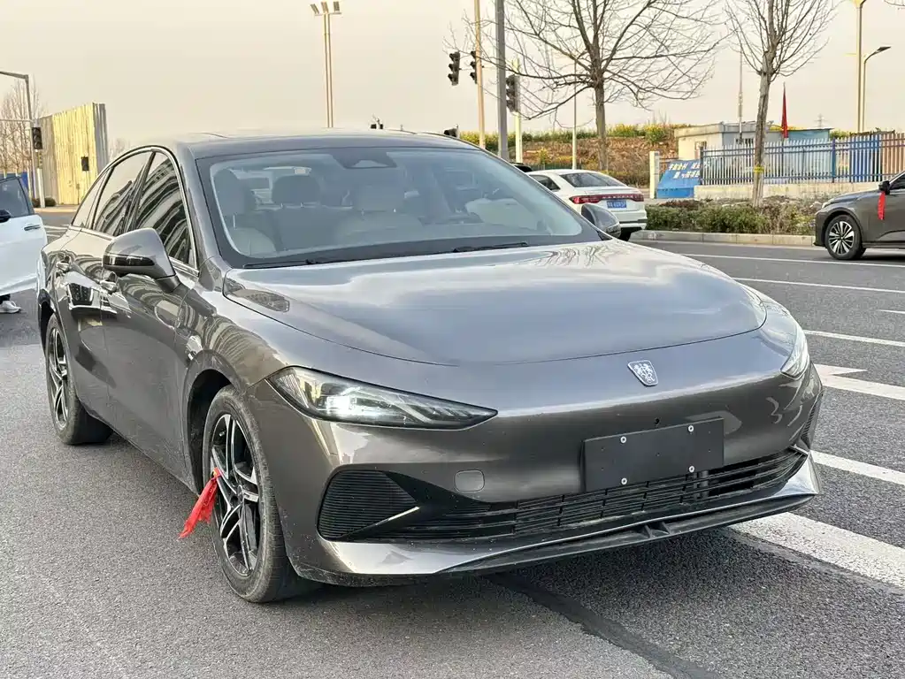 Roewe D7 2023 DMH 125km beyond version купить на сайте DeffCars