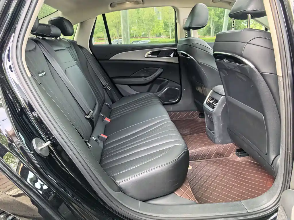Hongqi H5 2023 2.0T Automatic Intelligent Connected Flag Edition купить на сайте DeffCars