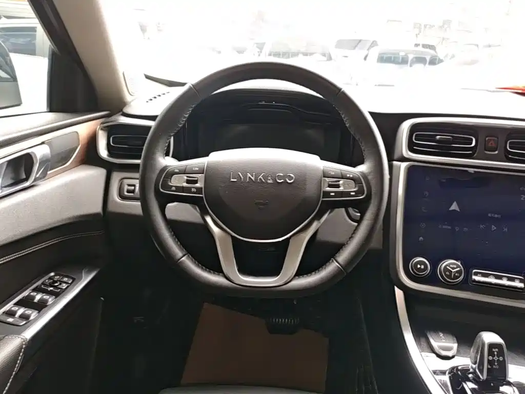 Lynk & Co 01 2019 2.0T two-wheel drive Pro version National VI купить на сайте DeffCars