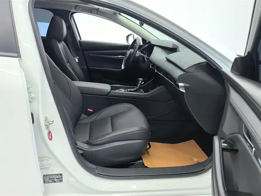 Mazda3 Angkesela 2021 2.0L Automatic Premium Edition купить на сайте DeffCars