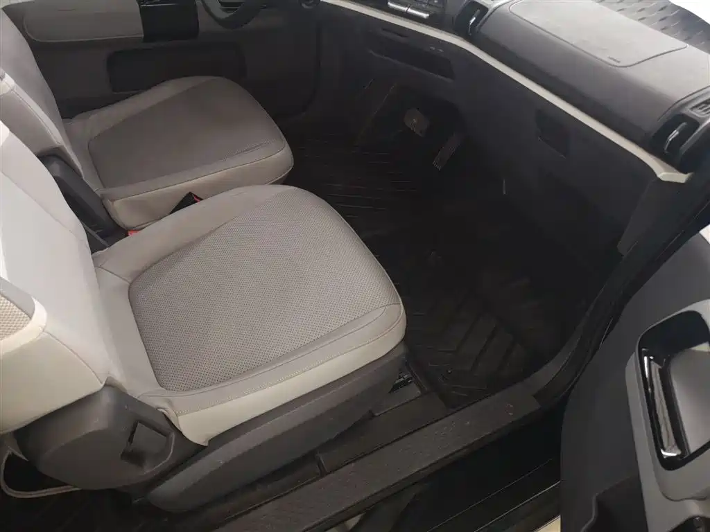 Baojun KiWi EV 2022 Artist’s Light Edition Lithium Iron Phosphate купить на сайте DeffCars