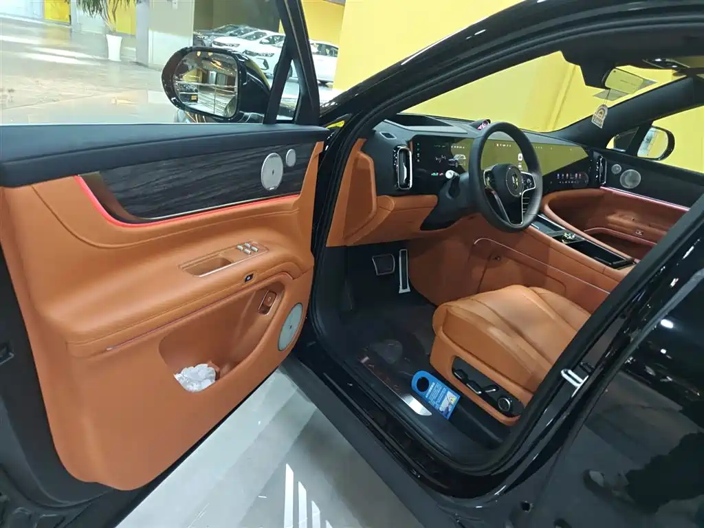Wenjie M9 2025 extended range Ultra version 52kWh 6-seater version 192-line lidar) купить на сайте DeffCars