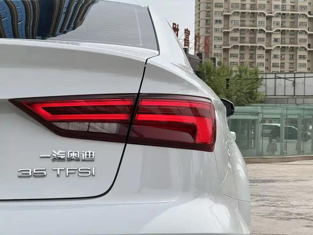 Audi A3 2019 Limousine 35 TFSI Sports National V купить на сайте DeffCars