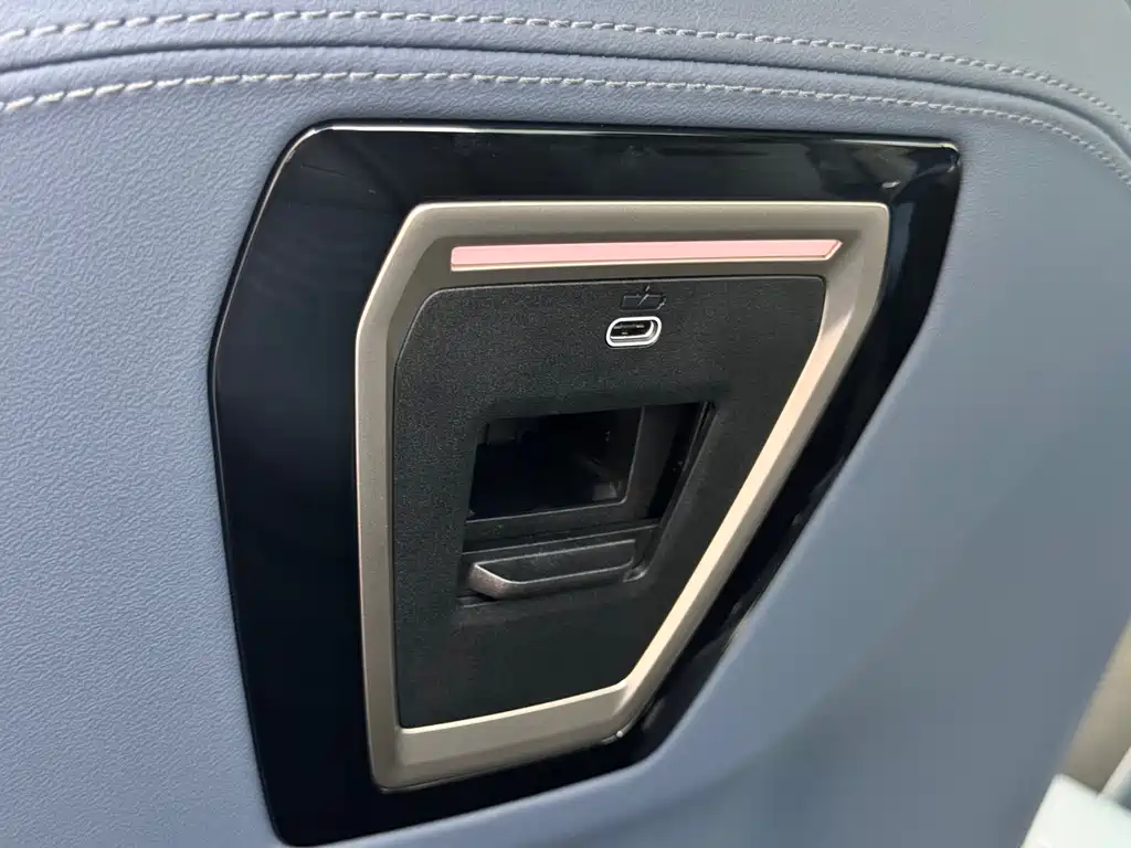 BMW 5 Series 2025 530Li Exclusive M Sports Package купить на сайте DeffCars