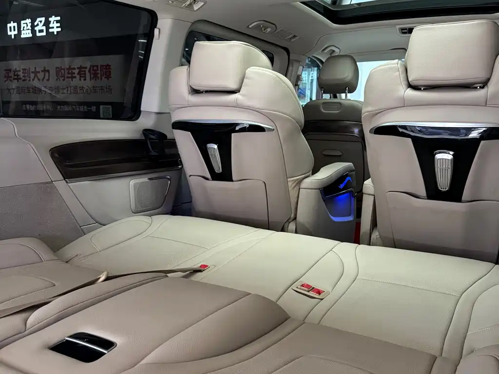 Mercedes-Benz V-Class 2022 V 260 L Long Wheelbase Premium Edition купить на сайте DeffCars