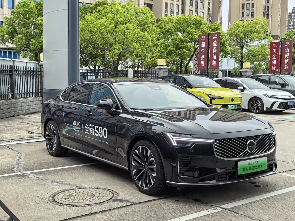 Volvo S90 plug-in hybrid 2026 plug-in hybrid four-wheel drive long range Zhiya luxury version купить на сайте DeffCars