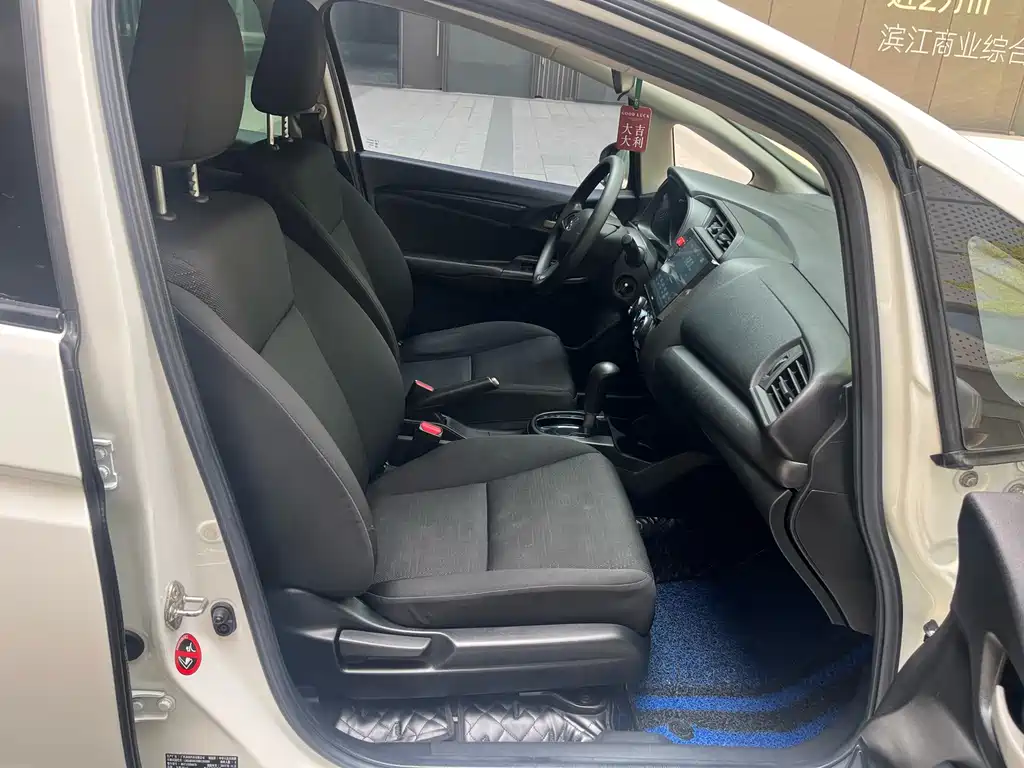 Fit 2016 1.5L LX CVT comfort model купить на сайте DeffCars