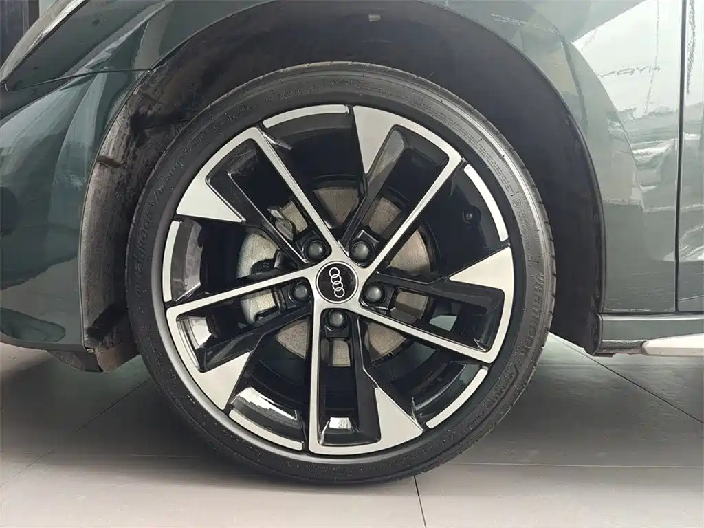 Audi A3 2025 A3L Limousine 35TFSI Flying Spur Exclusive купить на сайте DeffCars