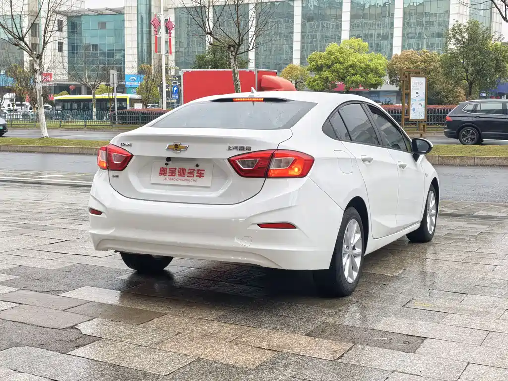 Cruze 2017 1.5L Automatic Pioneer Sunroof Edition купить на сайте DeffCars