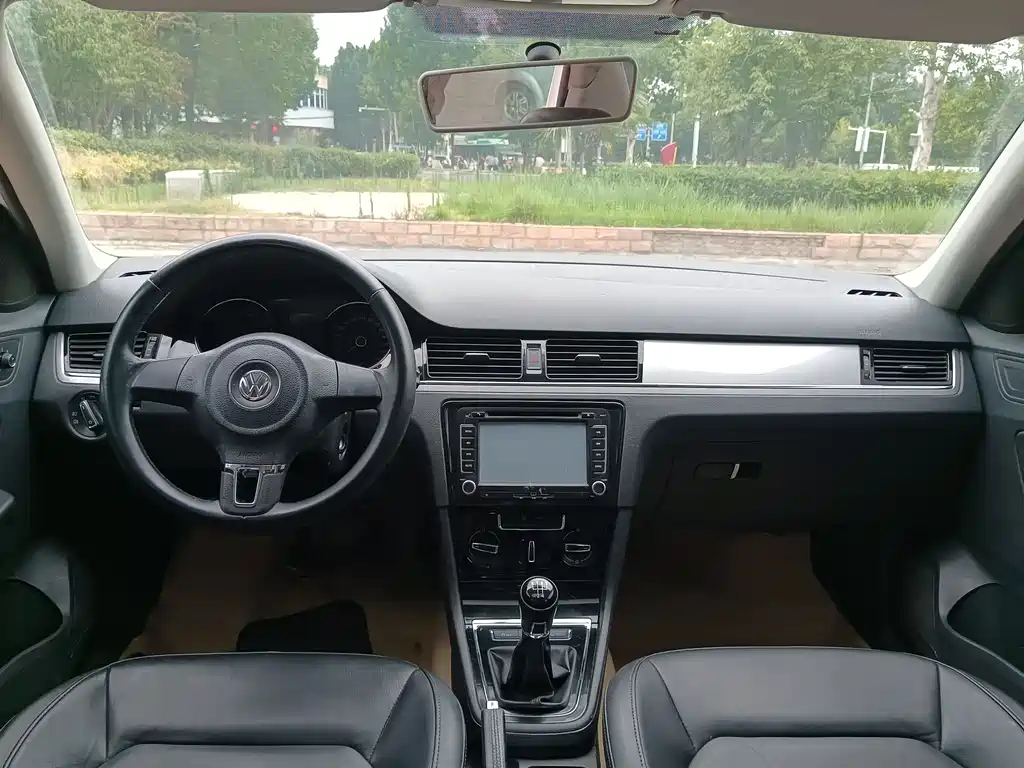 Bora 2014 1.6L Manual Comfort Edition купить на сайте DeffCars