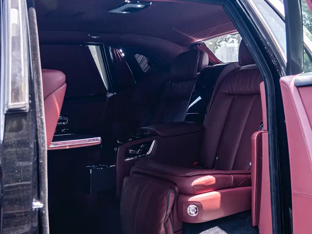 Phantom 2018 6.7T Long Wheelbase Edition купить на сайте DeffCars