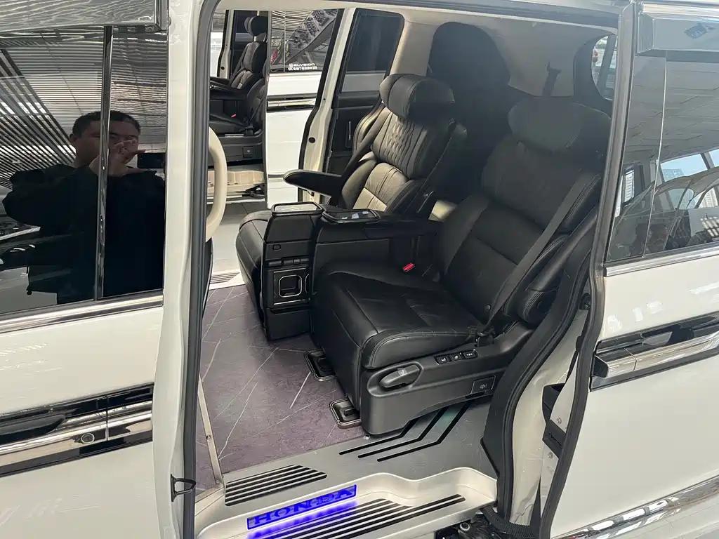 Alison 2022 2.0L e:HEV Deluxe Edition купить на сайте DeffCars