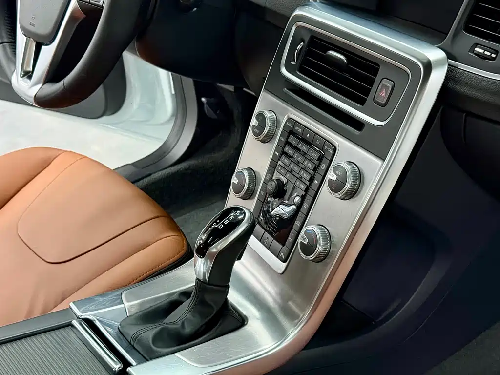 Volvo S60 2017 S60L T3 Smart Edition купить на сайте DeffCars