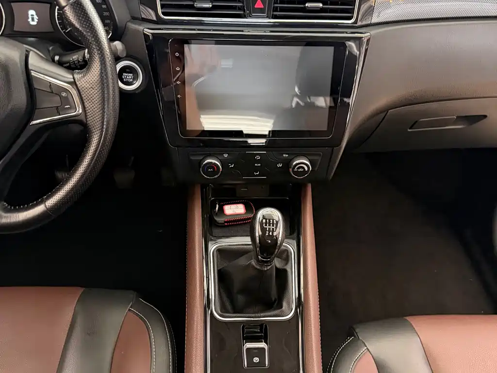 Fengguang 580 2017 1.5T manual luxury model купить на сайте DeffCars