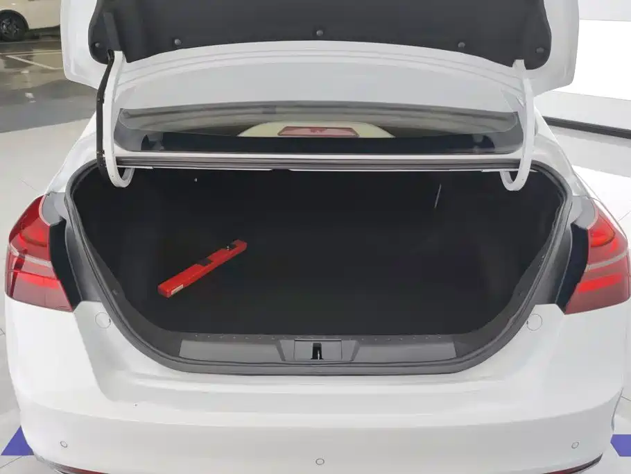Emgrand 2018 1.5L manual luxury model купить на сайте DeffCars