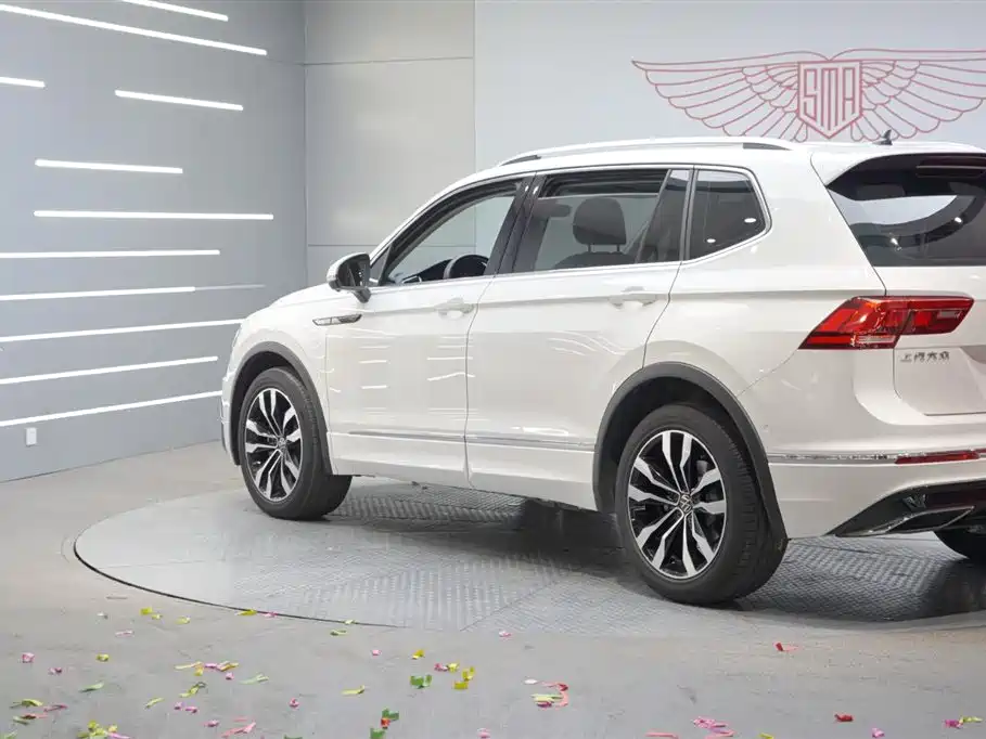 Tiguan L 2021 330TSI automatic two-wheel drive R-Line version купить на сайте DeffCars