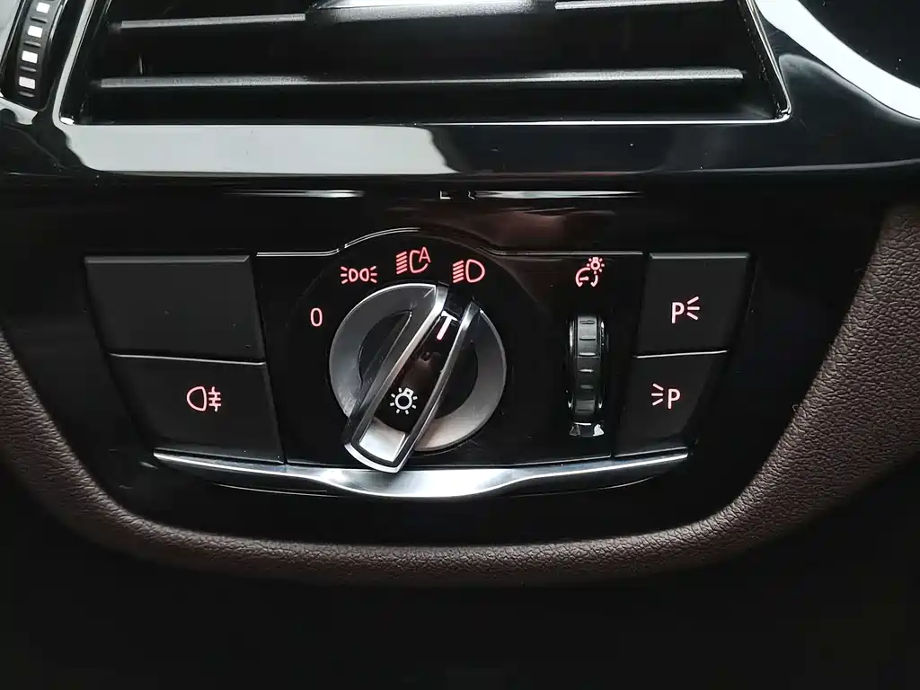 BMW 5 Series 2022 530Li Leading M Sports Package купить на сайте DeffCars