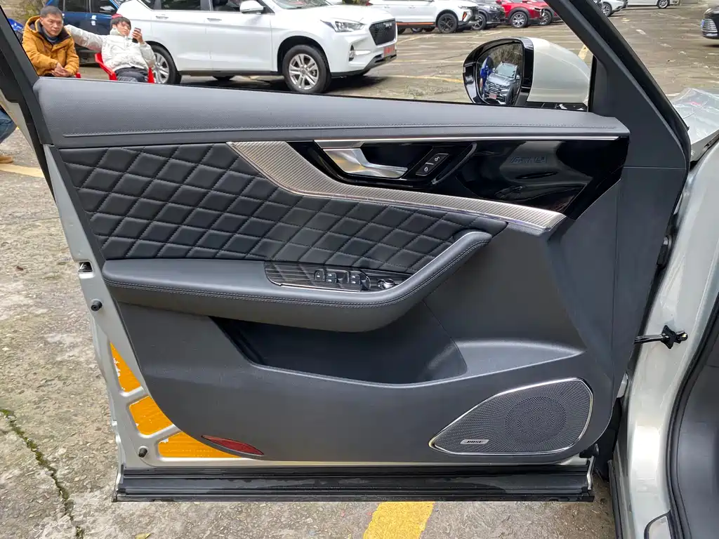 Hongqi HS5 2019 2.0T Zhilian Qixiang four-wheel drive version купить на сайте DeffCars
