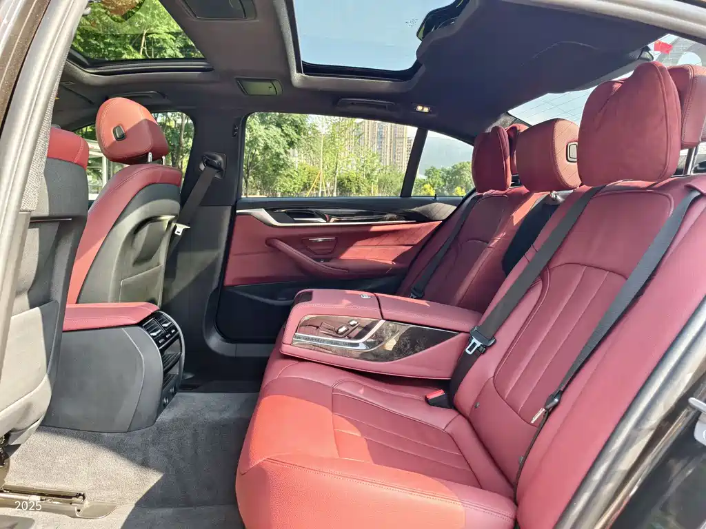 BMW 5 Series 2018 facelift 530Li leading M sports package купить на сайте DeffCars