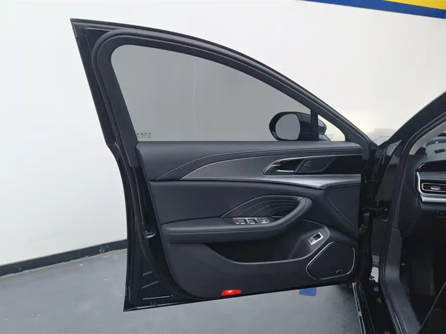 Hongqi H5 2024 1.5T DCT Zhilian Qiyun Edition купить на сайте DeffCars