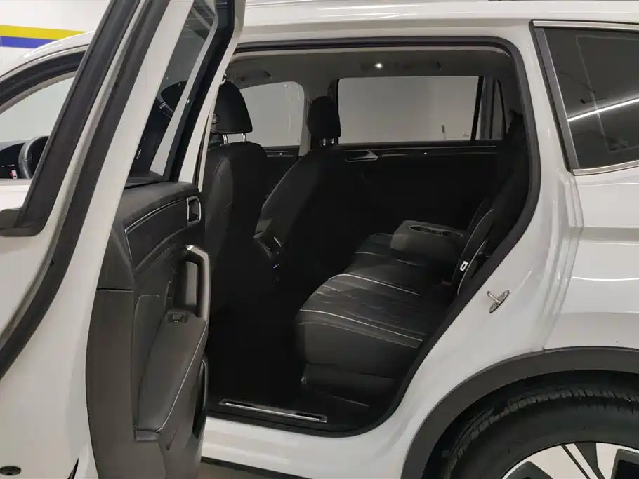 Tiguan L 2023 facelift 330TSI automatic two-wheel drive R-Line version купить на сайте DeffCars