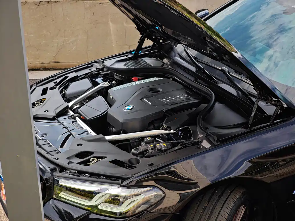 BMW 5 Series 2023 530Li Leading M Sports Package купить на сайте DeffCars