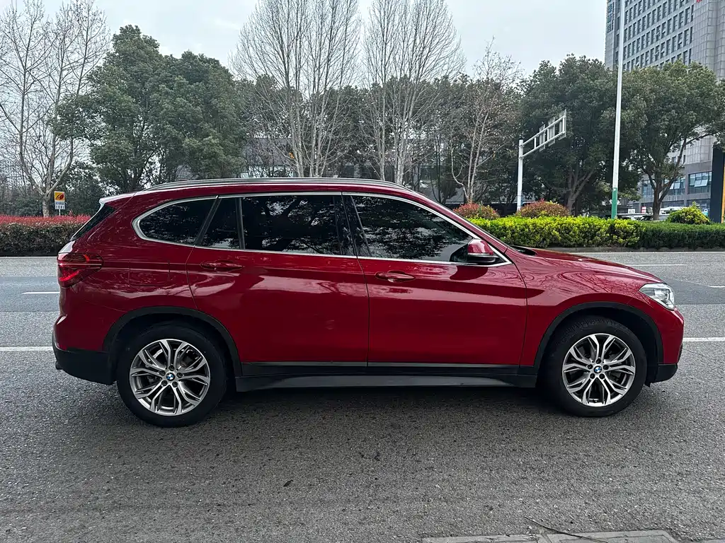 BMW X1 2019 sDrive20Li Leading Model купить на сайте DeffCars