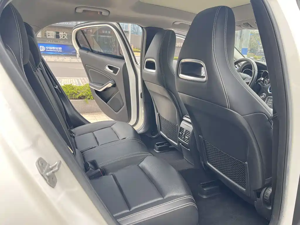 Mercedes-Benz GLA 2018 GLA 200 Fashion Model купить на сайте DeffCars