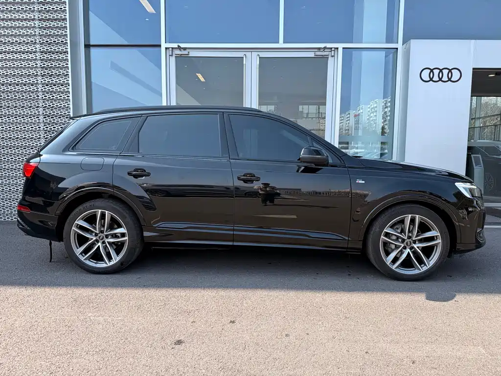 Audi Q7 2025 45 TFSI quattro S line Black Warrior купить на сайте DeffCars