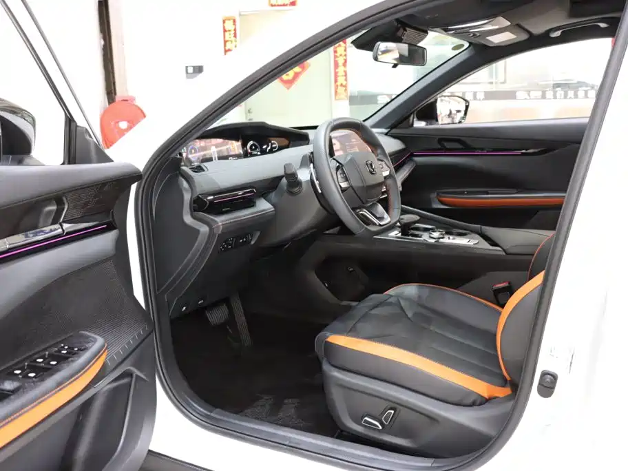 Changan UNI-V 2023 1.5T premium model купить на сайте DeffCars