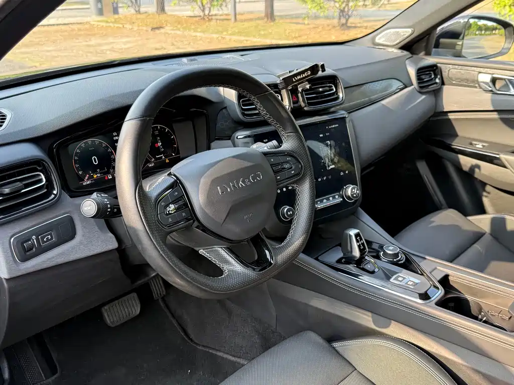 Lynk & Co 03 2022 1.5TD DCT Pro купить на сайте DeffCars