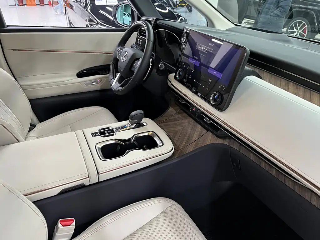 Lexus LM 2025 500h six-seater premium version купить на сайте DeffCars