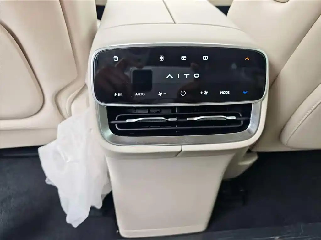 Wenjie M8 2025 extended range Ultra version 53.4kWh 6-seat version 192-line lidar) купить на сайте DeffCars