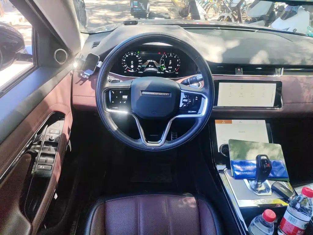 Range Rover Evoque New Energy 2021 Evoque L P300e Deluxe Edition купить на сайте DeffCars