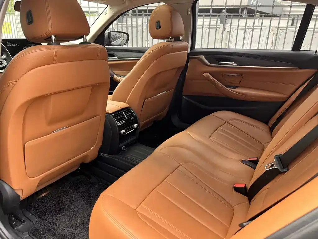BMW 5 Series New Energy 2018 530Le Luxury Package купить на сайте DeffCars