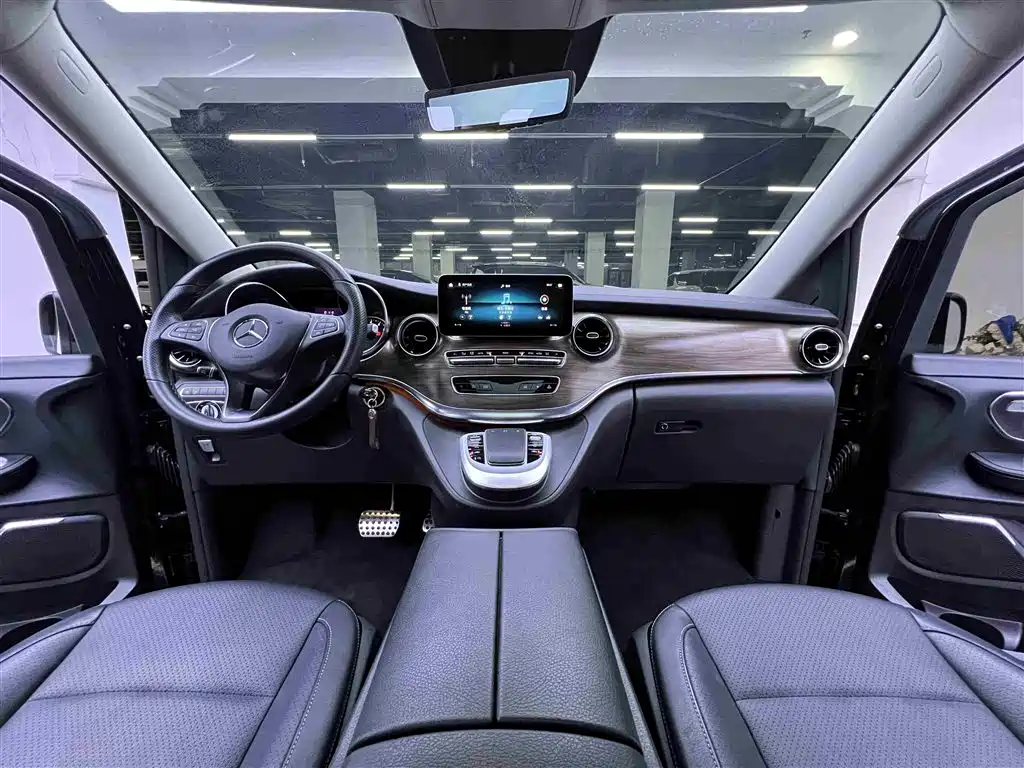 Mercedes-Benz V-Class 2021 V 260 L Long Wheelbase Luxury Edition купить на сайте DeffCars