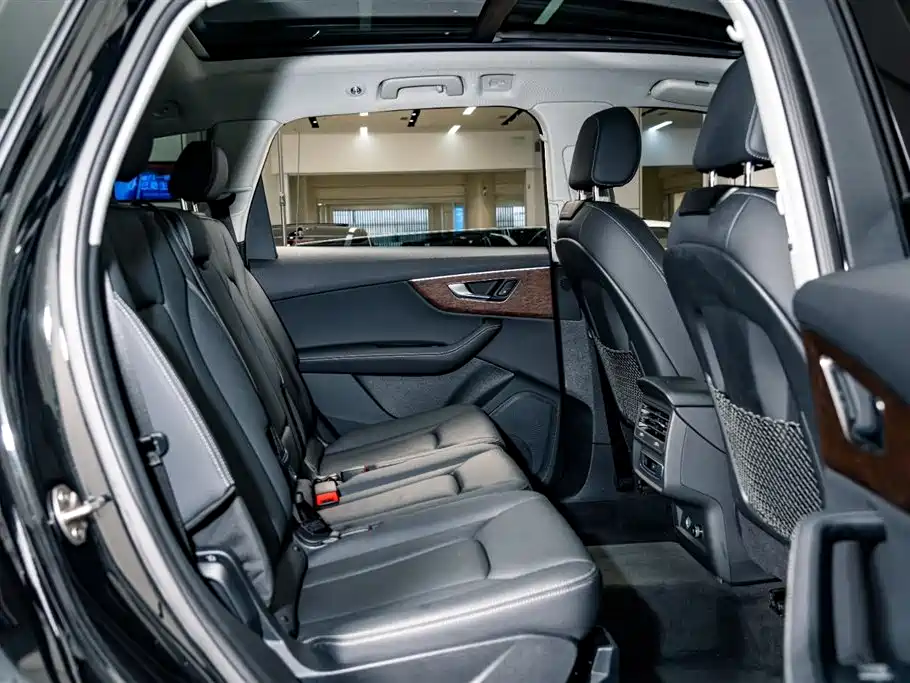 Audi Q7 2024 45 TFSI quattro S line sports купить на сайте DeffCars